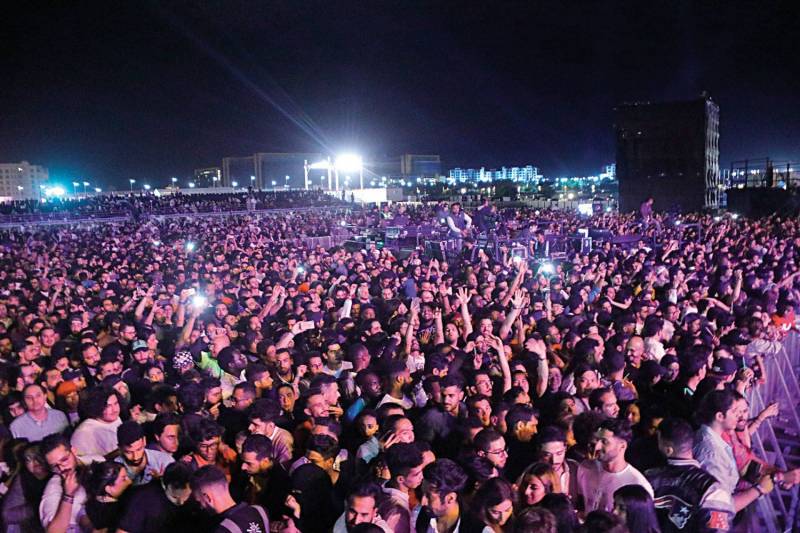 Le public saoudien lors du premier concert de Mariah Carey en Arabie saoudite en février.